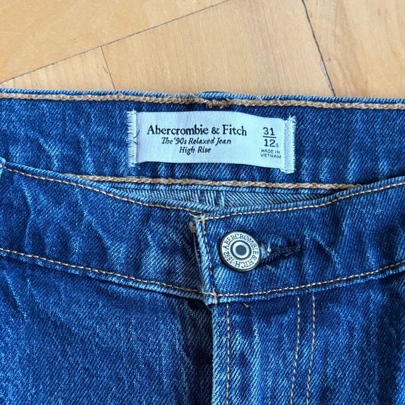 Abercrombie & Fitch High Rise Blue Jeans- Brand new - Picture 5 of 5